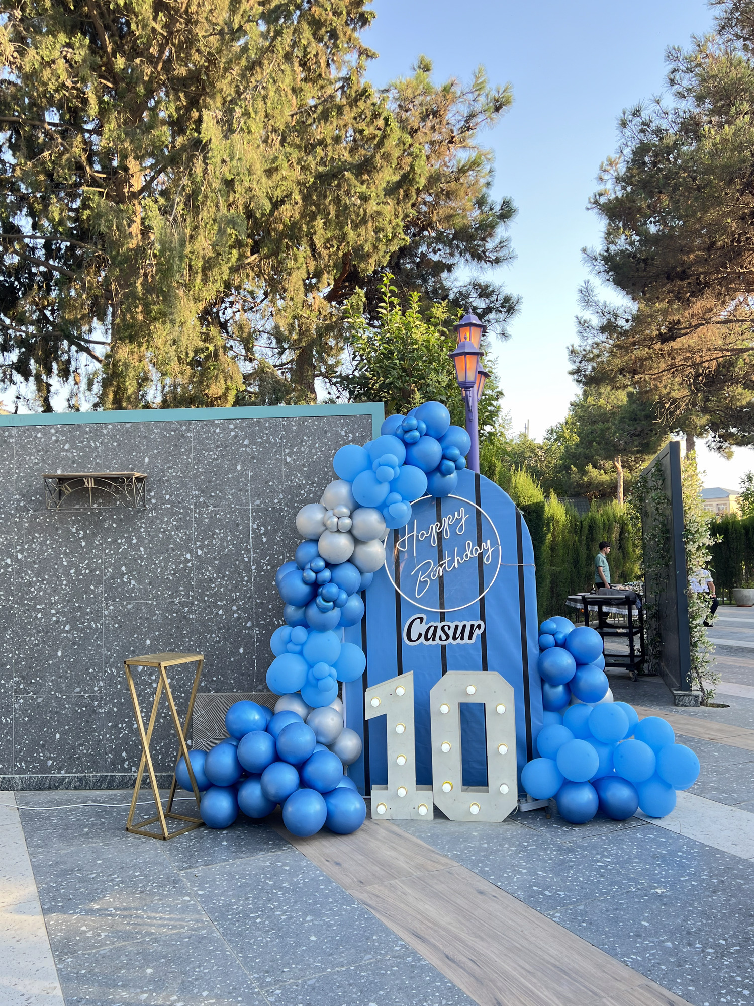Casur — 10 yaş oğlan ad günü, mavi balon dekoru